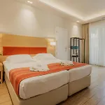 Akrotiri & - Adult Friendly