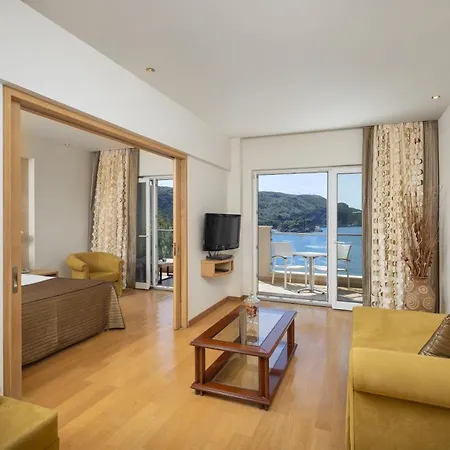 Akrotiri & - Adult Friendly 5* Paleokastrítsa