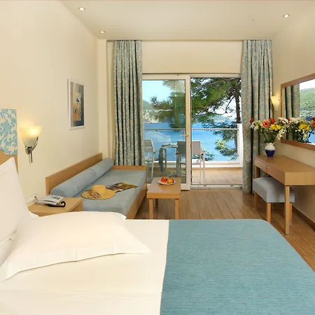 Akrotiri & - Adult Friendly Hotel