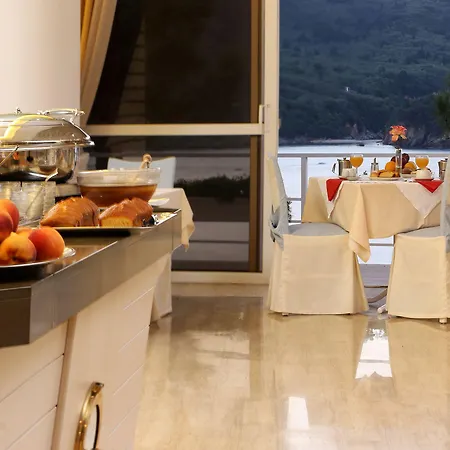 Akrotiri & - Adult Friendly 5*