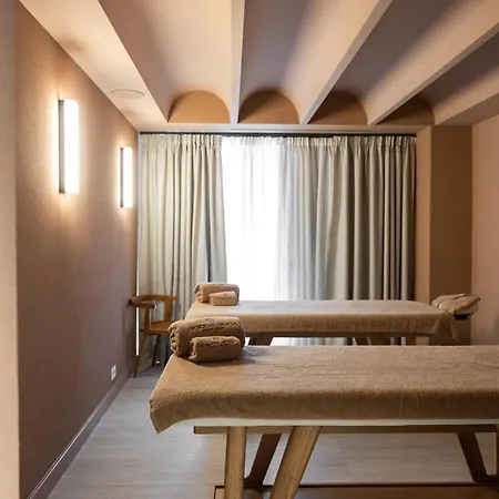 Akrotiri & - Adult Friendly