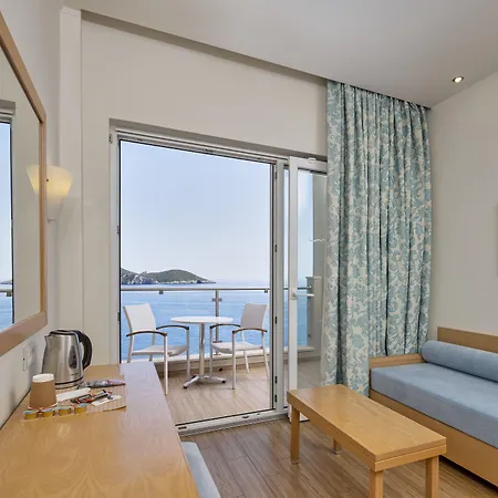 Akrotiri & - Adult Friendly Hotel