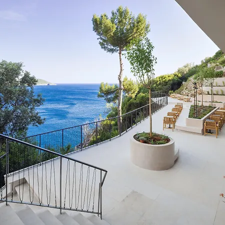 Akrotiri & - Adult Friendly