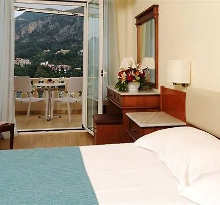 Akrotiri - Adult Friendly Paleokastritsa