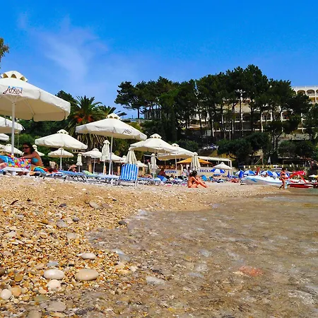 מלון Akrotiri & - Adult Friendly 5*