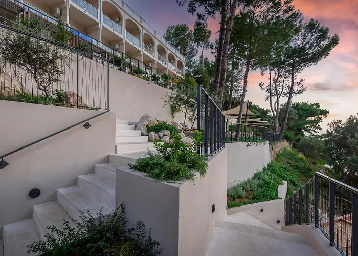 Akrotiri & - Adult Friendly Hotel