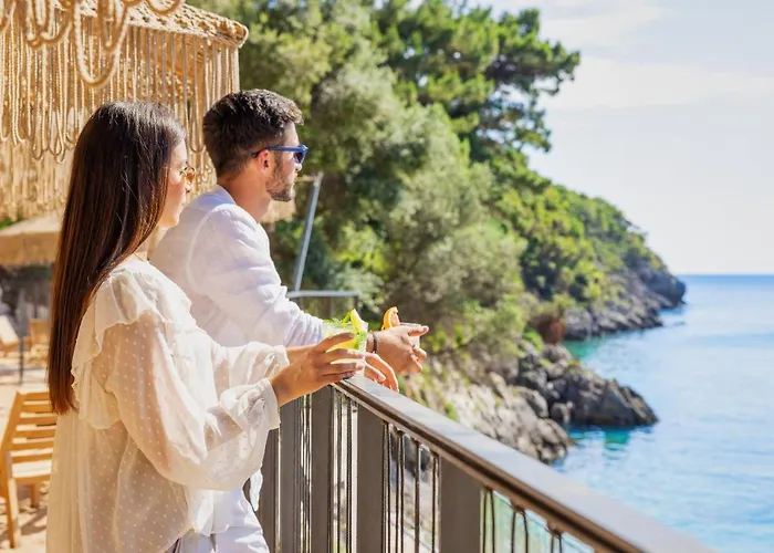 Akrotiri & - Adult Friendly Paleokasztríca