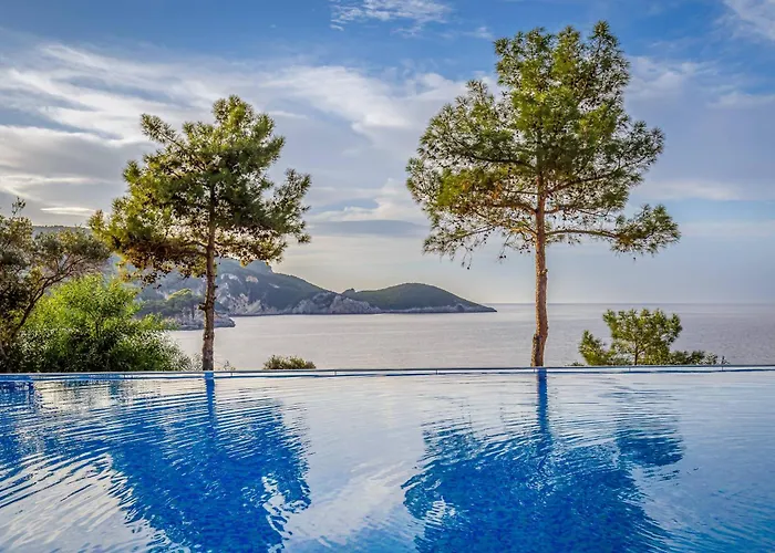 Akrotiri & - Adult Friendly