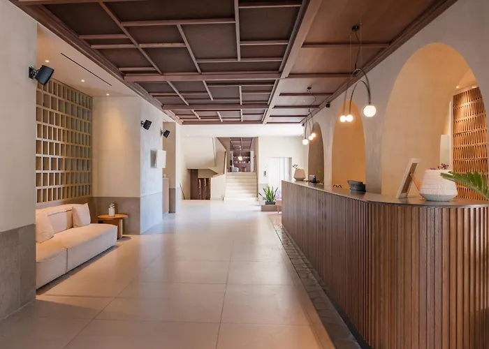 Akrotiri & - Adult Friendly