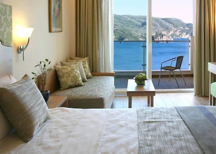 Akrotiri & - Adult Friendly 5* Paleokasztríca