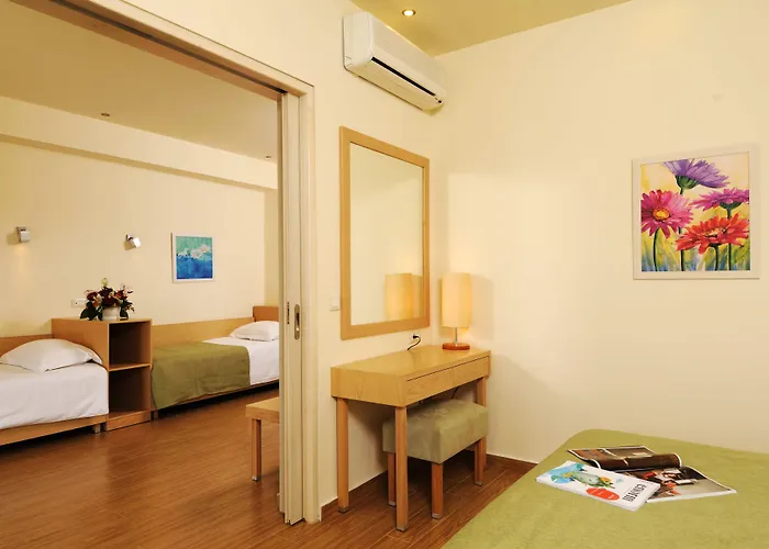 Akrotiri & - Adult Friendly 5* Paleokasztríca