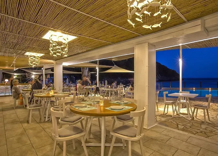 Akrotiri & - Adult Friendly 5* Paleokasztríca