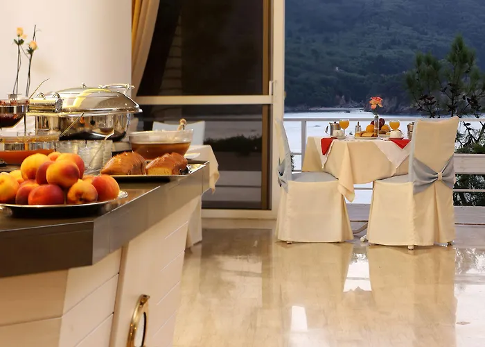 Akrotiri & - Adult Friendly 5*