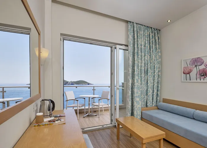 Akrotiri & - Adult Friendly Hotel