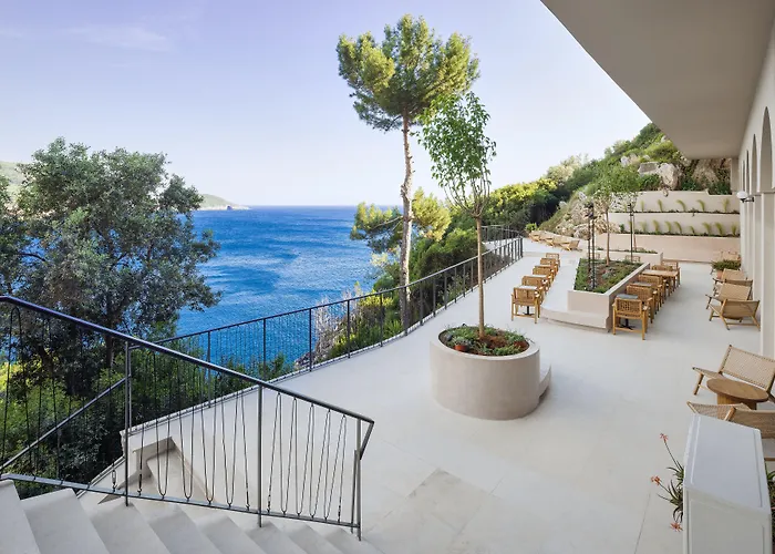 Akrotiri & - Adult Friendly