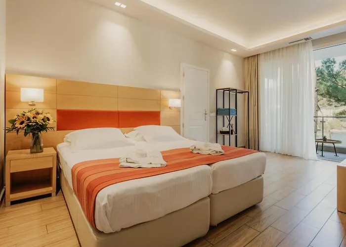 Akrotiri & - Adult Friendly