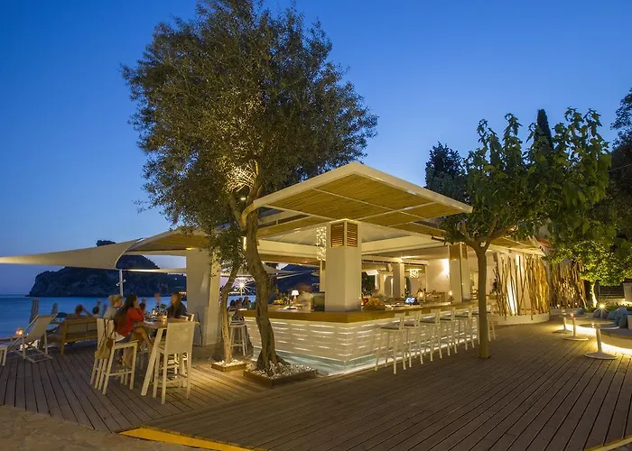 Akrotiri & - Adult Friendly 5* Paleokasztríca