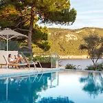 Akrotiri & - Adult Friendly