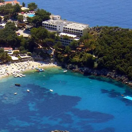 מלון Akrotiri & - Adult Friendly 5*