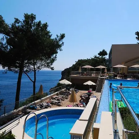 Akrotiri - Adult Friendly Paleokastritsa