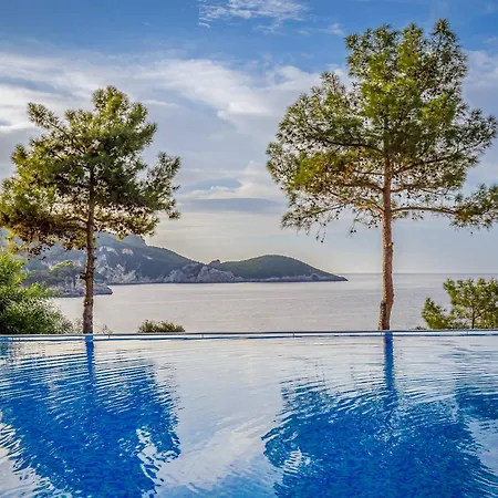 Akrotiri - Adult Friendly