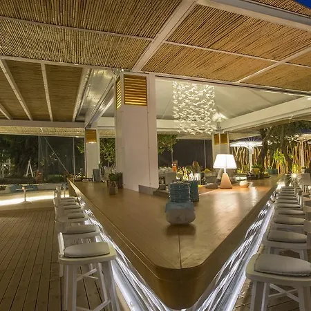 מלון Akrotiri & - Adult Friendly 5*