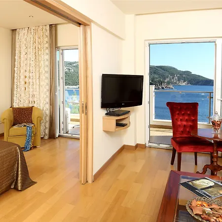 Hotell Akrotiri & - Adult Friendly 5*