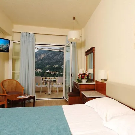 Akrotiri - Adult Friendly Hotel