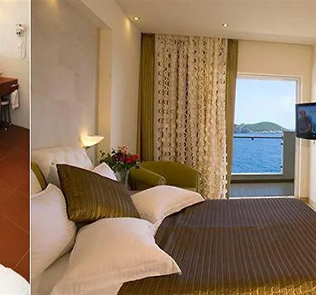 Akrotiri - Adult Friendly Paleokastritsa